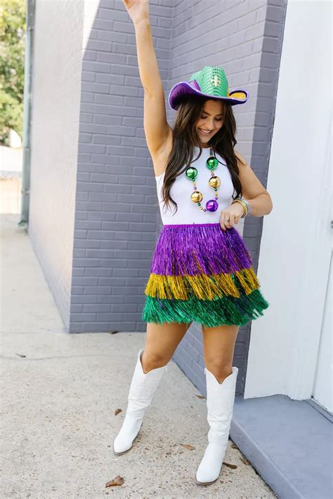 30 Cute & Stylish Mardi Gras Outfits for 2024